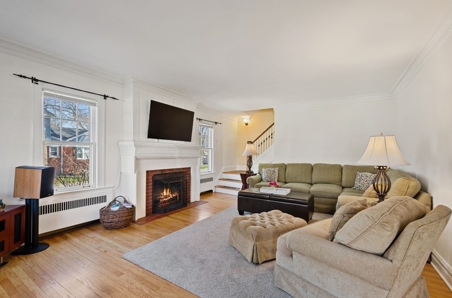 2343 Ridgeway Ave, Evanston, IL 60201-1855
