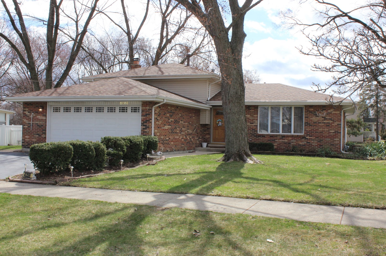 4359 142nd St, Crestwood, IL 60445-2201