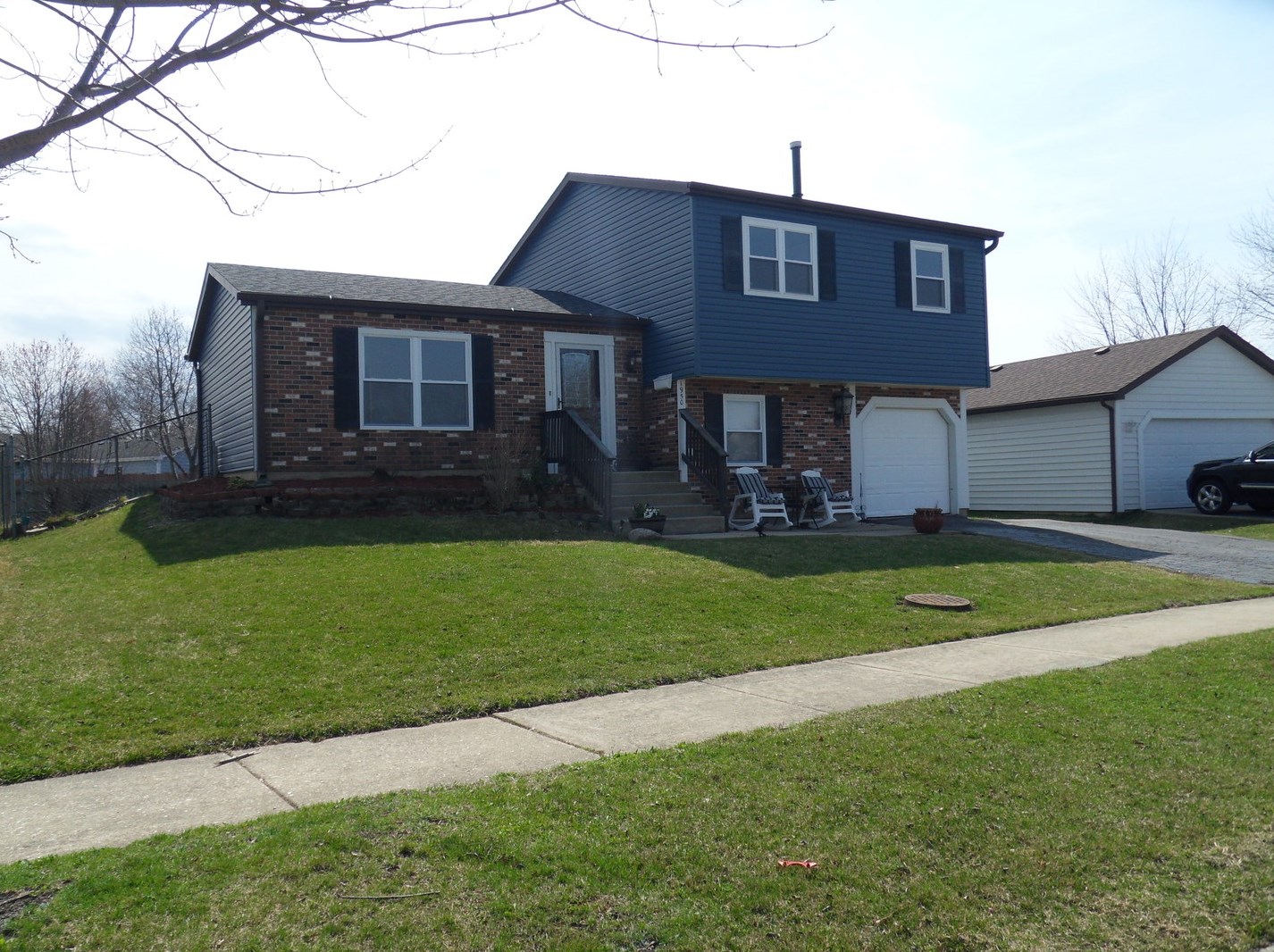 1950 Birch Ln, Aurora, IL 60506-1256