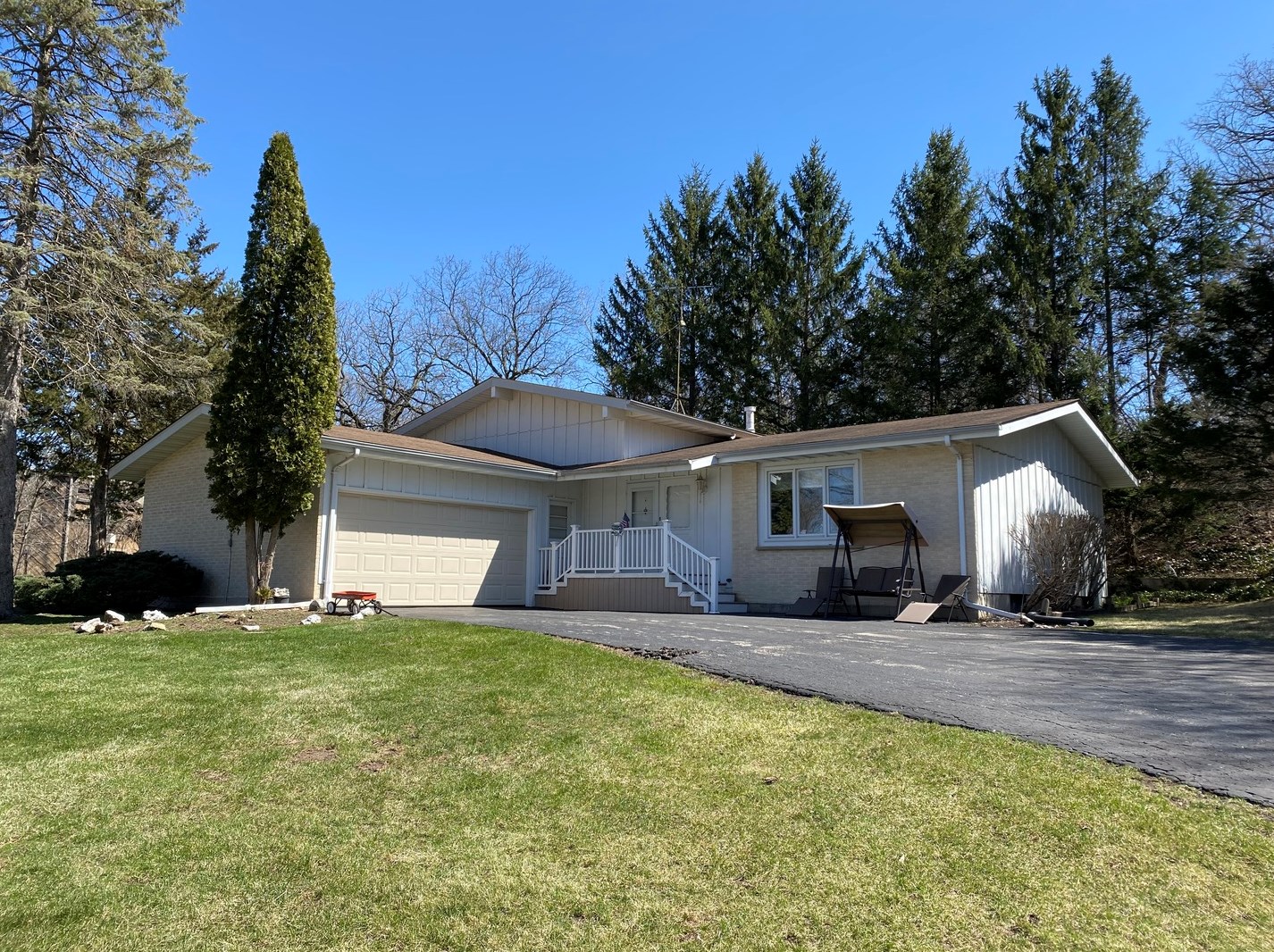 3617 Robin Ct, Spring Grove, IL 60081