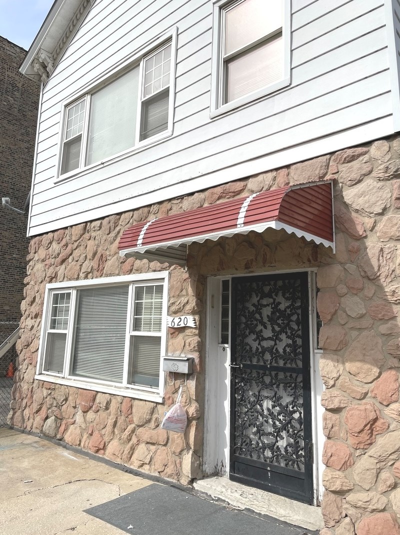 620 W 26th St #1st, Chicago, IL 60616