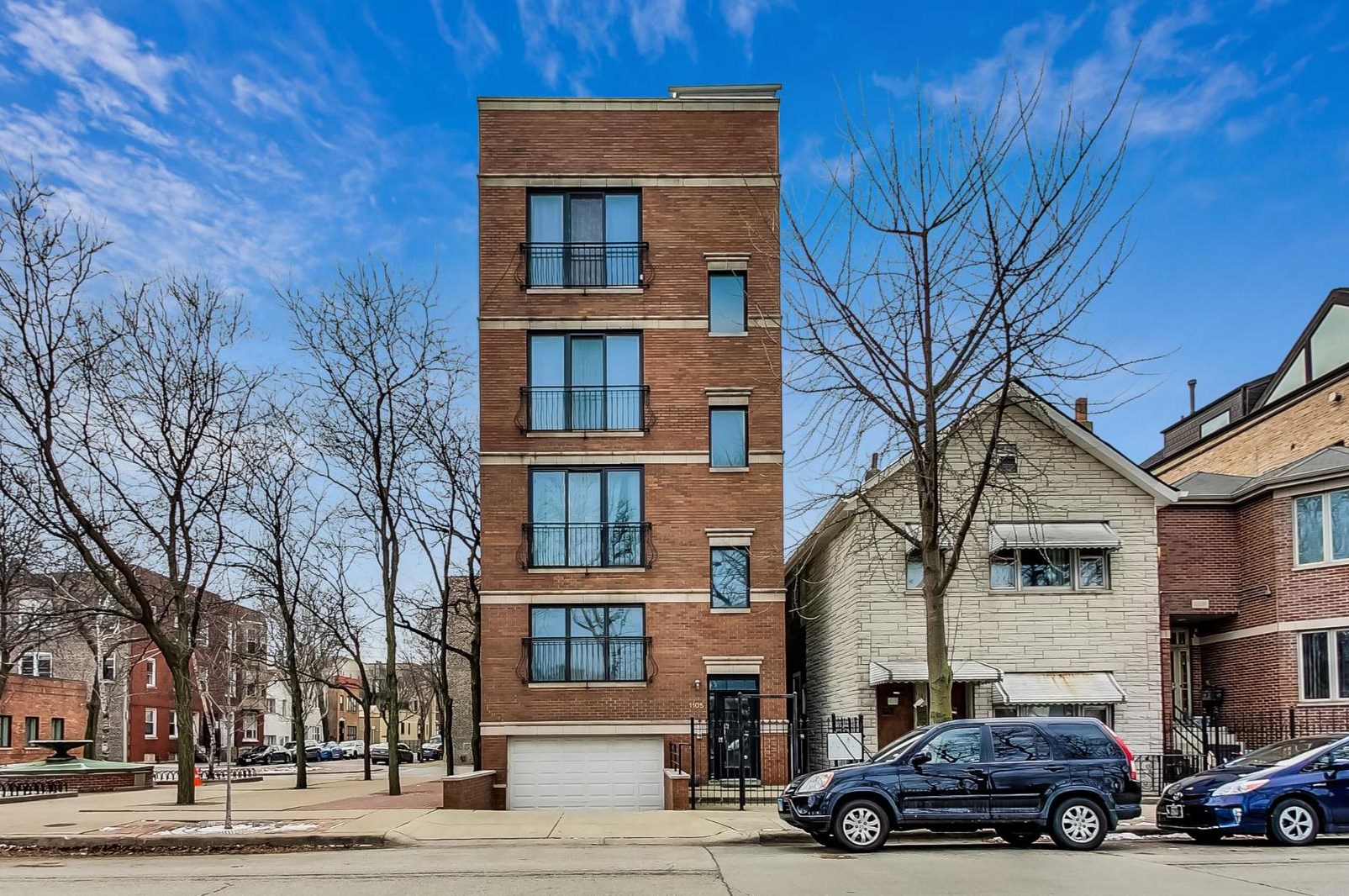 1105 Vernon Park Pl, Chicago, IL 60607-3478