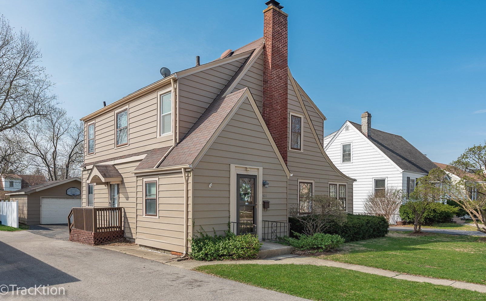 601 Prairie Ave, Downers Grove, IL 60515-3827