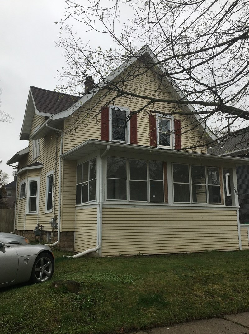 208 John St, Dekalb, IL 60115-3123