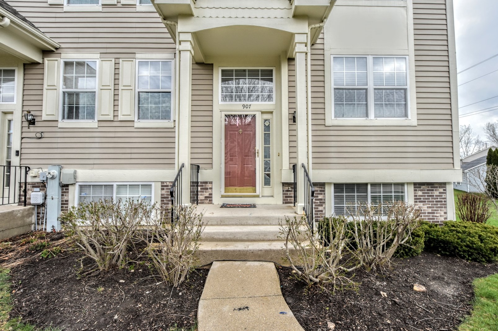 907 Manchester Cir, Volo, IL 60030-3316