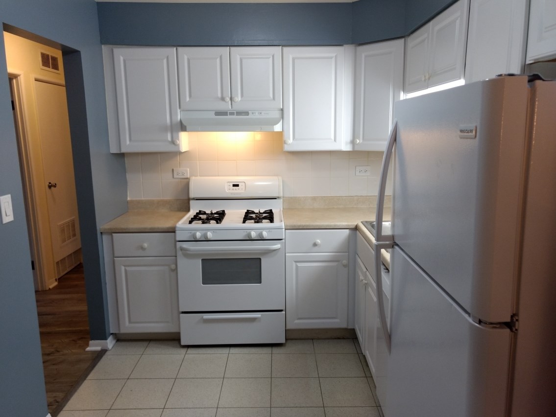 7323 Blackburn Ave #l-104, Downers Grove, IL