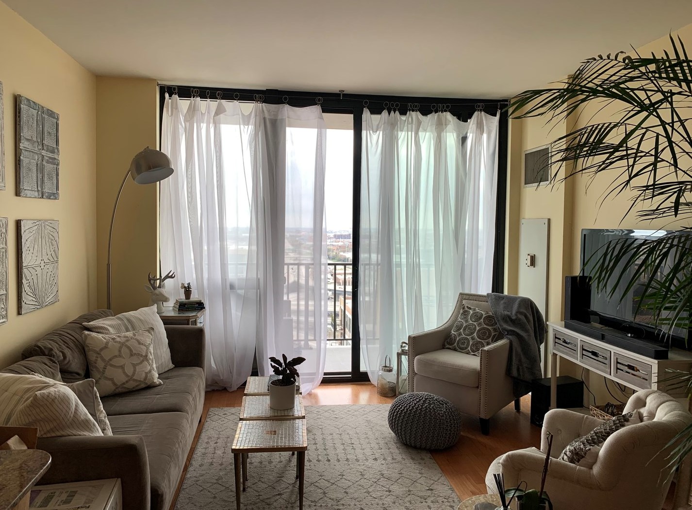 210 S Desplaines St Apt 1904, Chicago, IL 60661