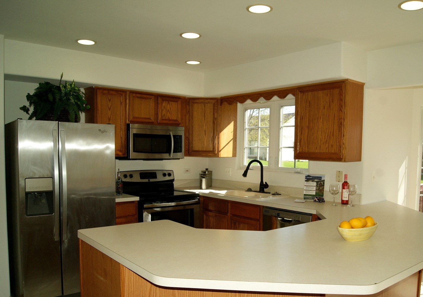667 Meadowdale Dr, Romeoville, IL 60446-3970