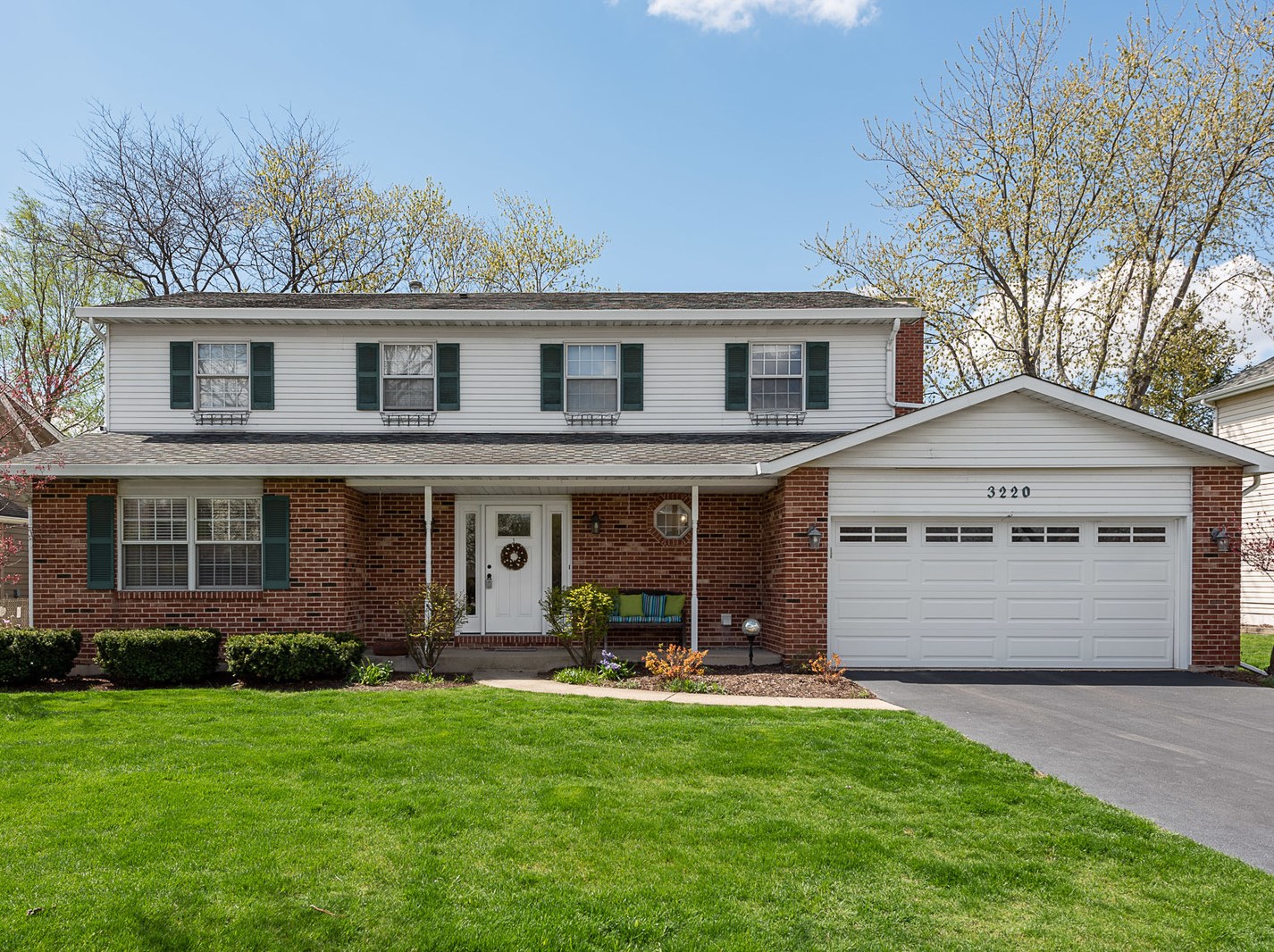 3220 Drew St, Downers Grove, IL 60515-1101