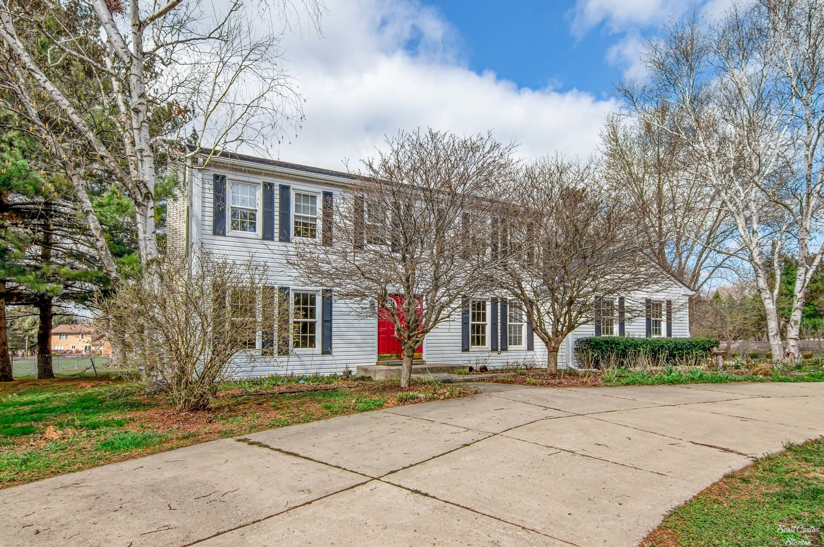 9803 N Hunters Ln, Spring Grove, IL 60081