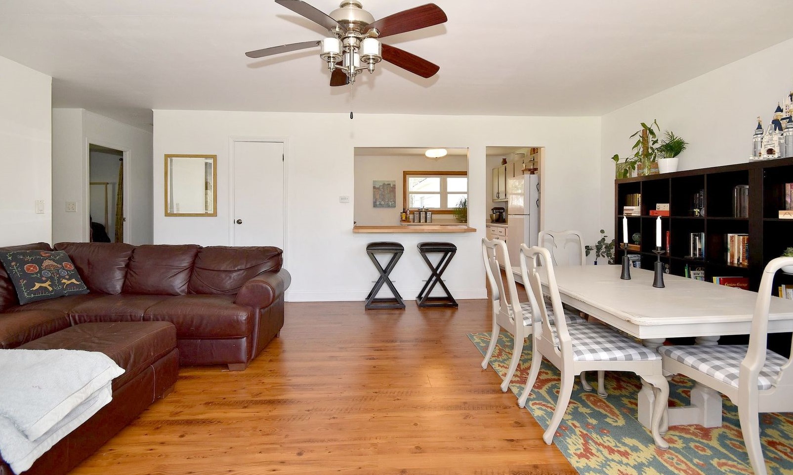 2530 Forest Glen Pkwy, Downers Grove, IL 60517-2806