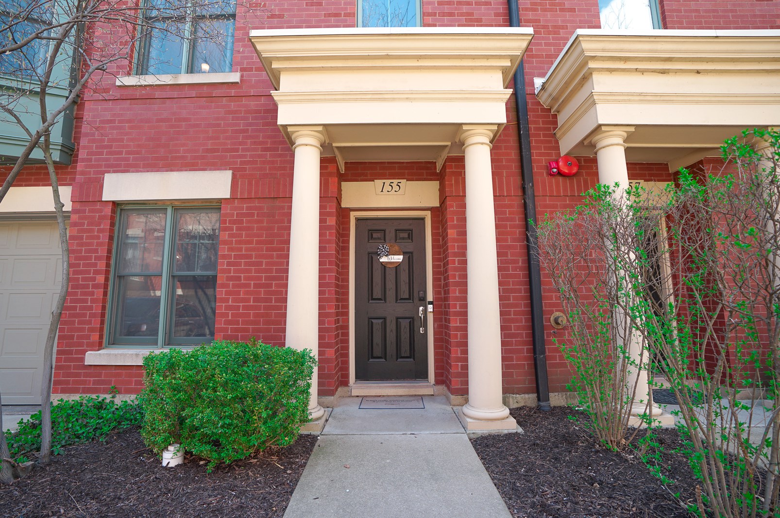 155 Festival Ct, Hoffman Estates, IL 60120-6406