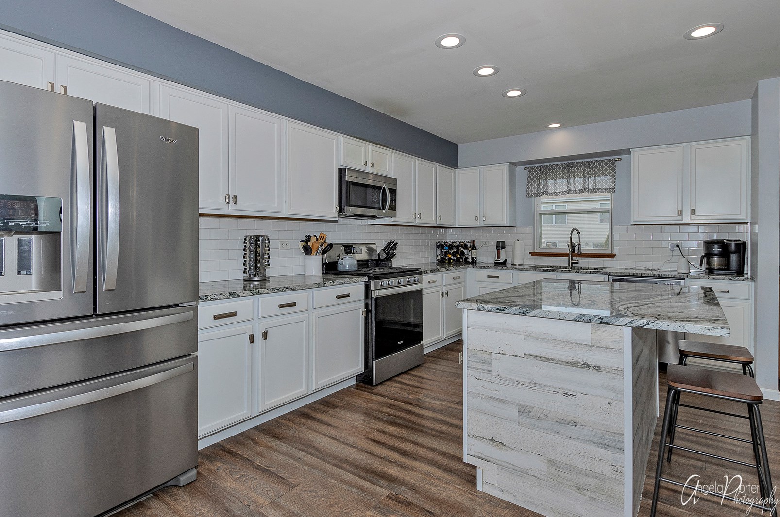 694 Harp Ave, Volo, IL 60073-5930