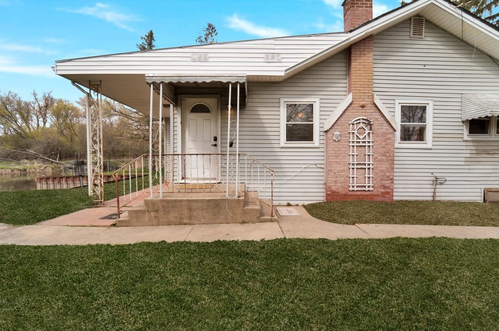 6001 Nippersink Dr, Spring Grove, IL 60081