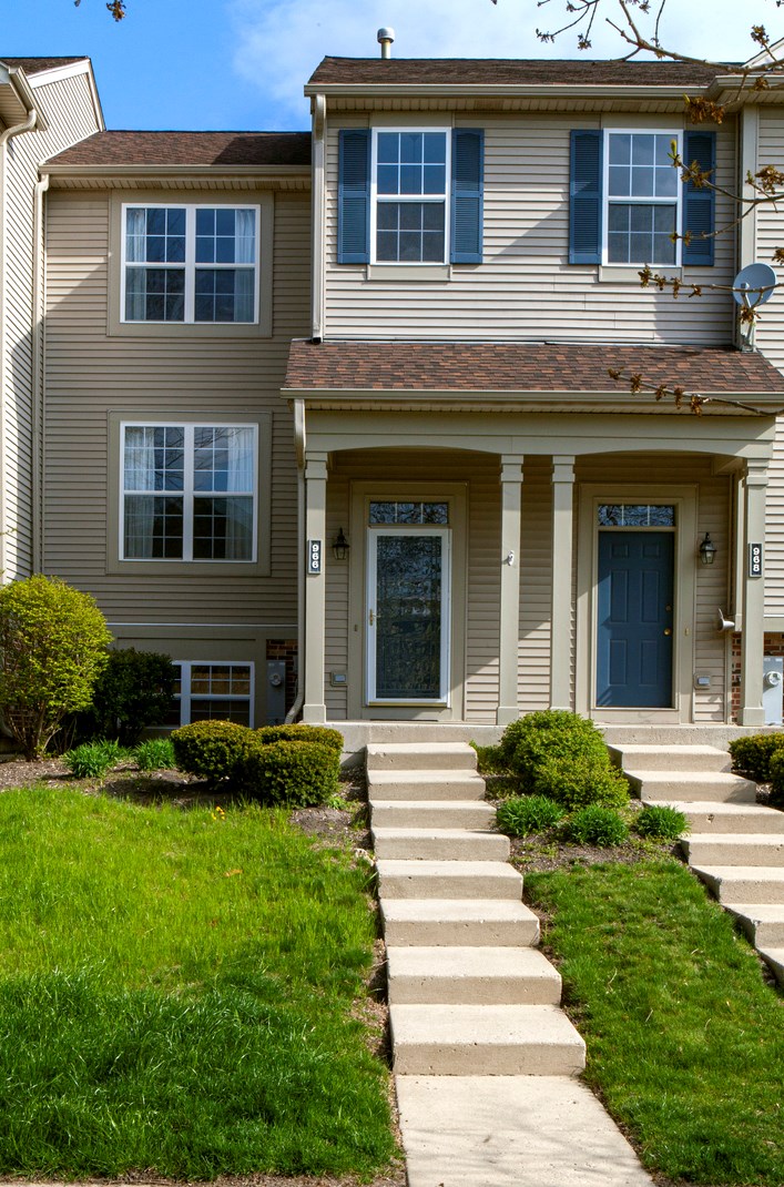 966 Ellsworth Dr, Volo, IL 60030-3366