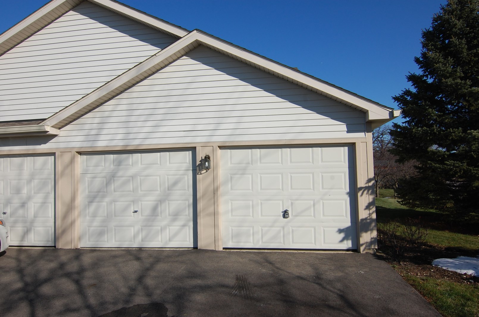 1065 N Village Dr #1, Volo, IL 60073