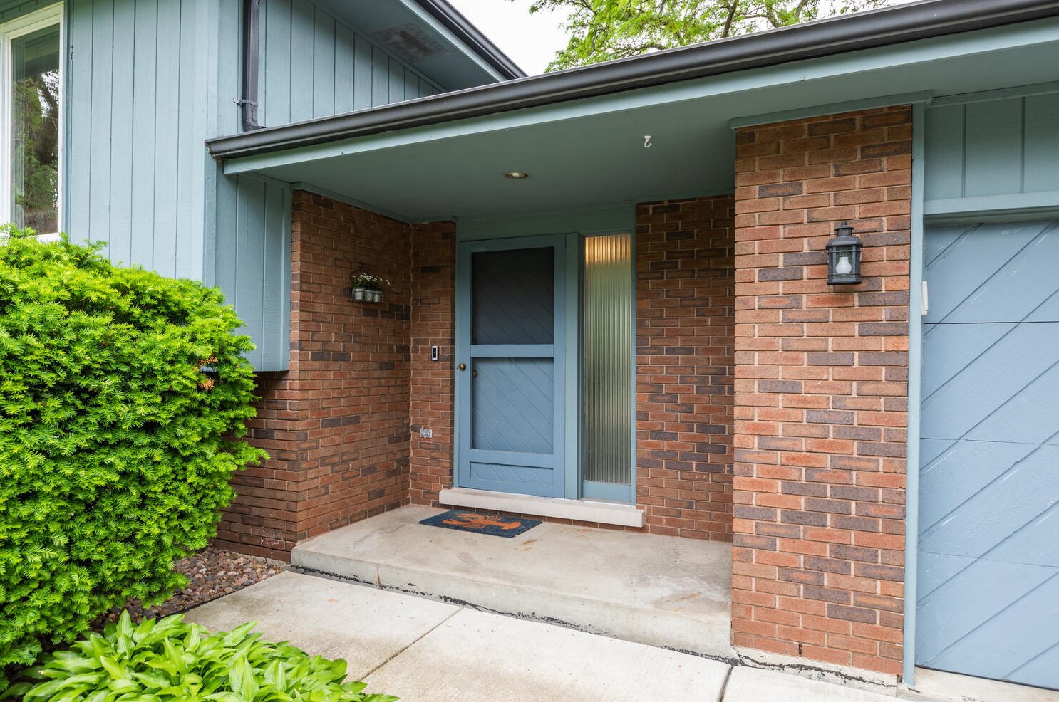 305 61st St, Willowbrook, IL 60527-1903