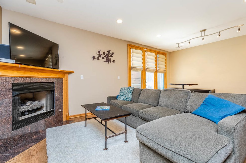 417 N Noble St #1, Chicago, IL 60642