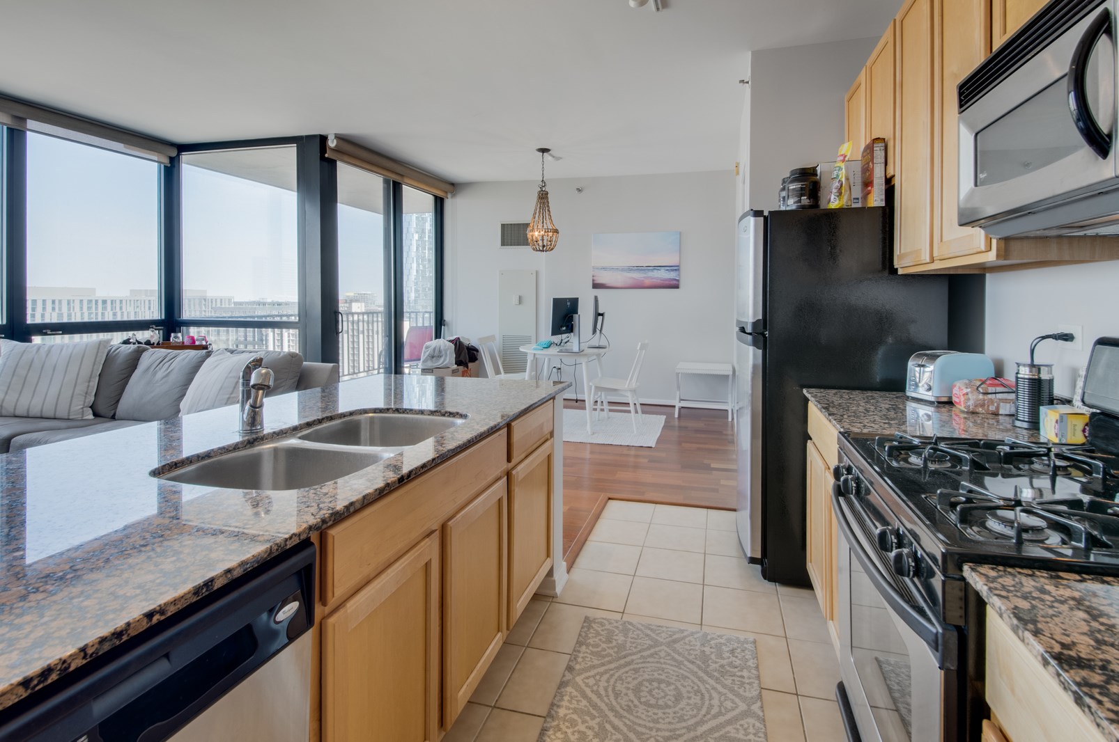 210 S Desplaines St #1711, Chicago, IL 60661