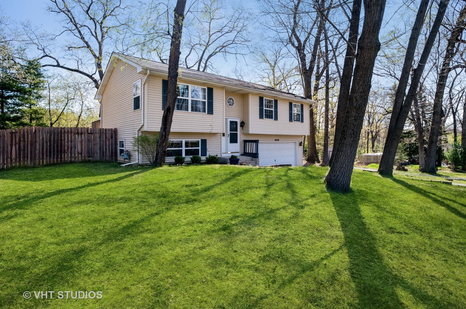 6402 N Shore Ave, Spring Grove, IL 60081