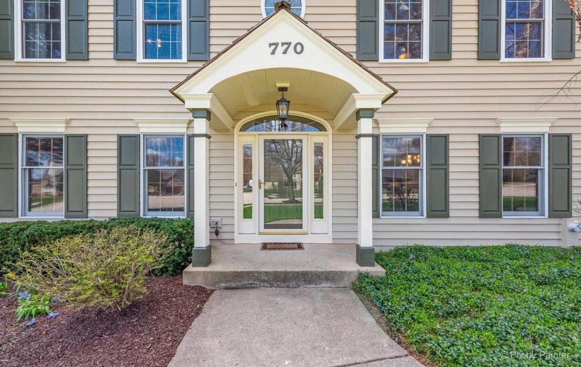 770 Spruce Tree Dr, Trout Valley, IL 60013-3142