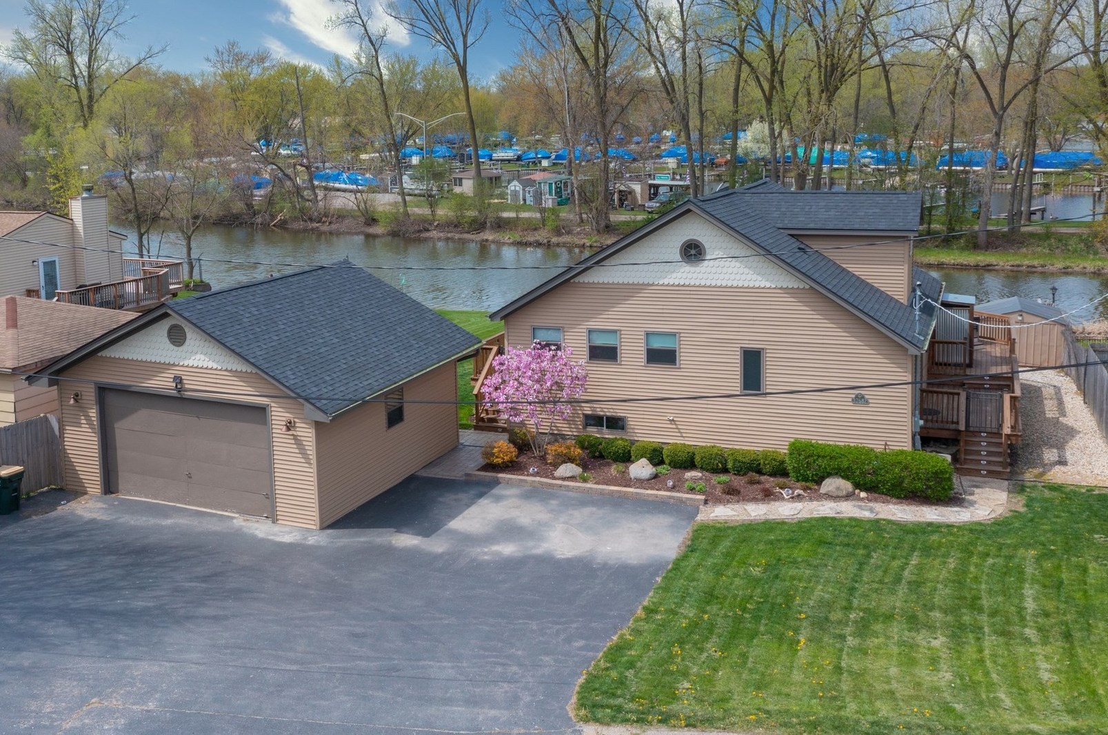 37682 N Us Hwy 12, Spring Grove, IL 60081