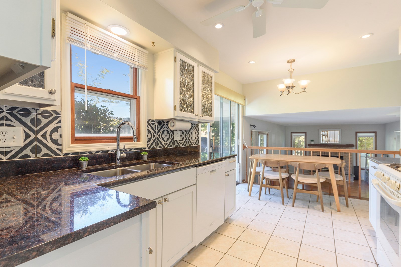 6519 Fernwood Dr, Lisle, IL 60532-3451