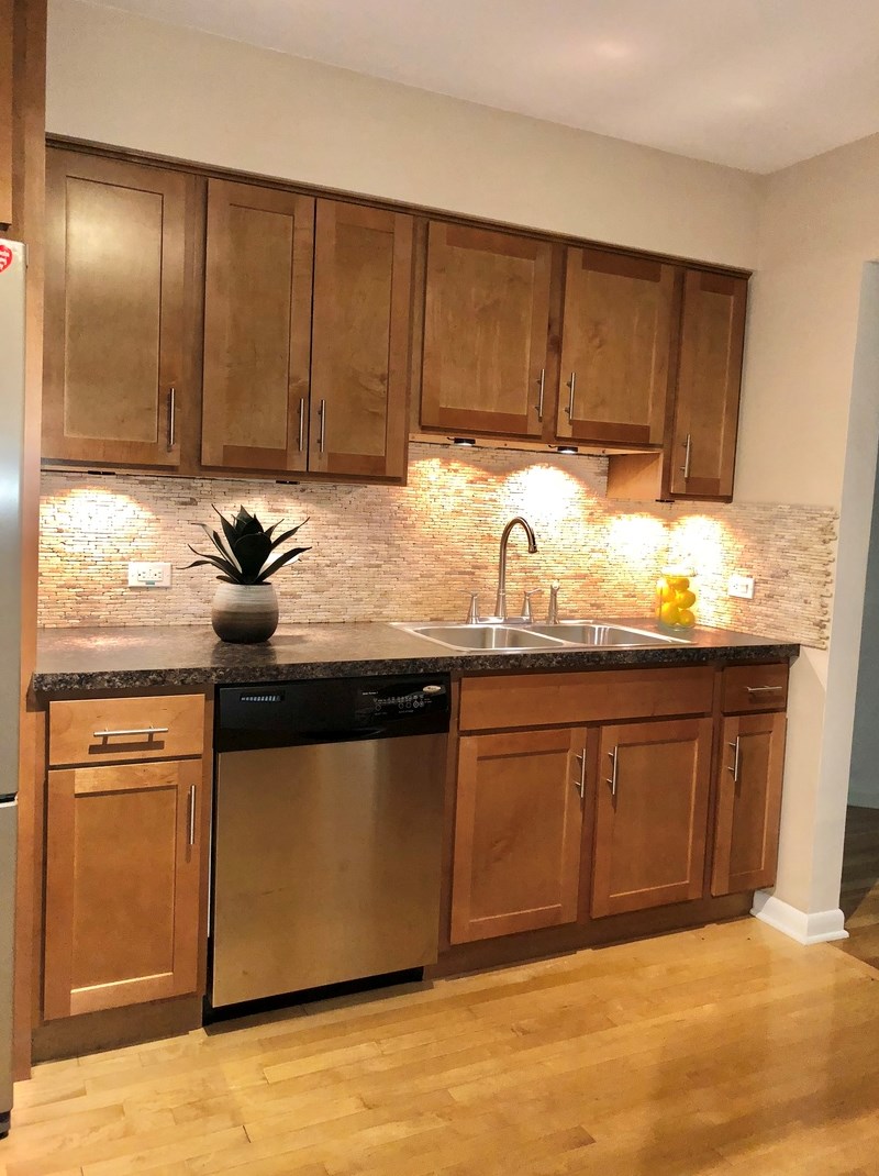 8856 Northshore Dr #2d, Des Plaines, IL 60016