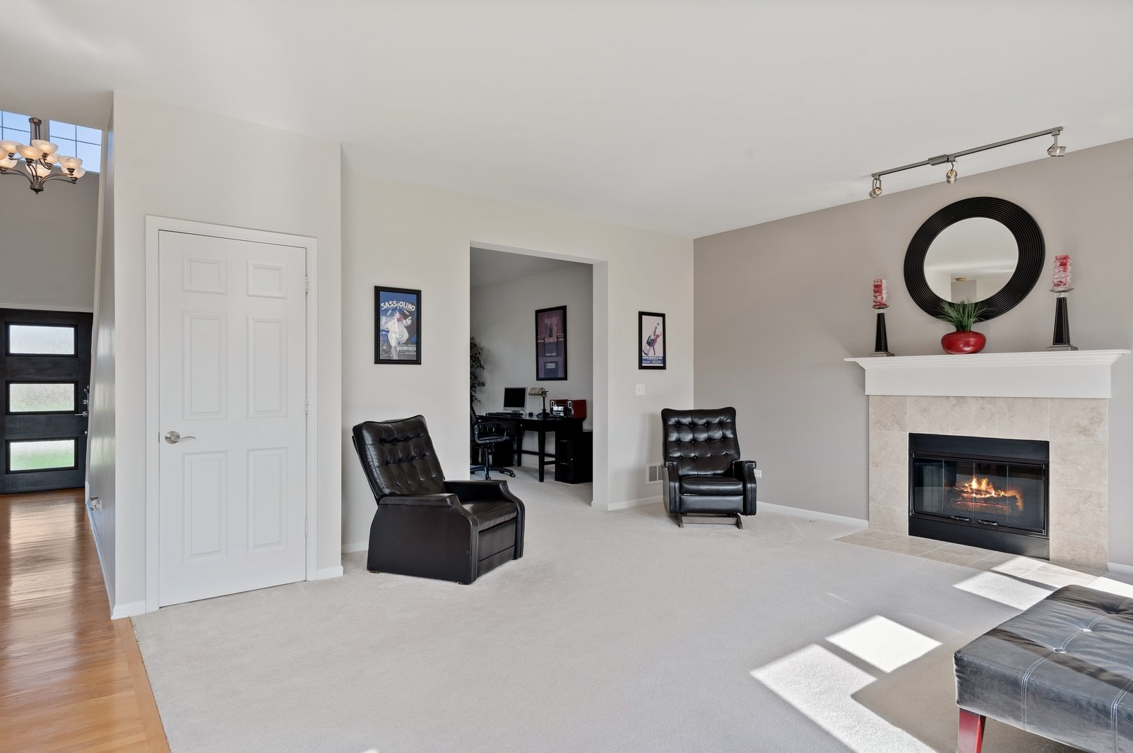 9206 Daniel Ln, Spring Grove, IL 60081