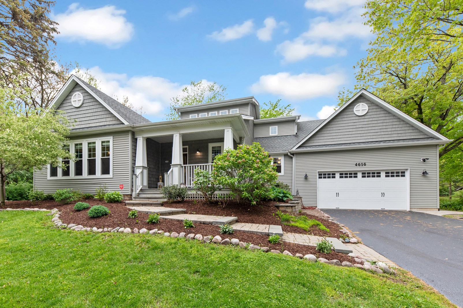 4616 Yackley Ave, Lisle, IL 60532-1552