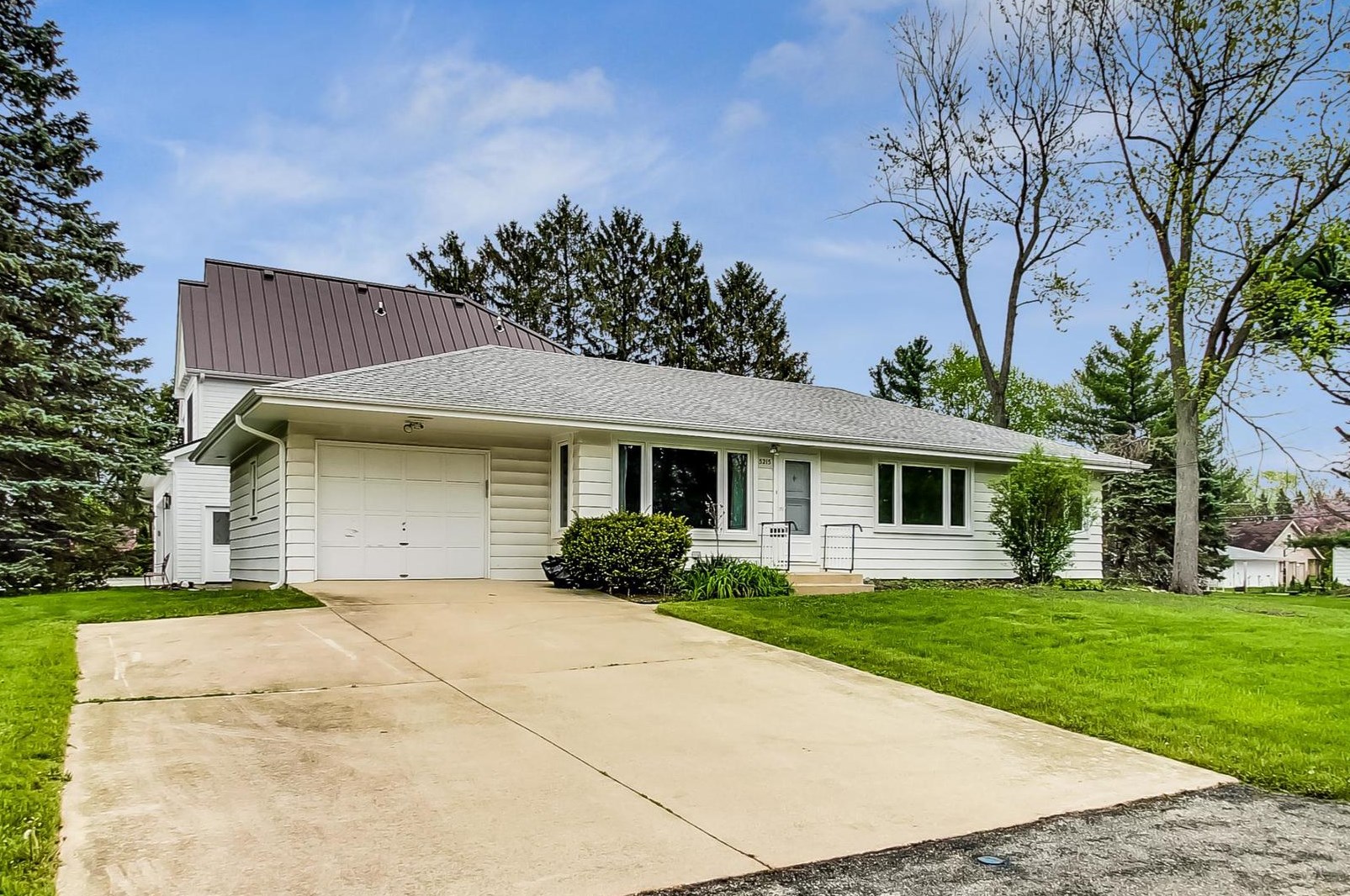 5215 Victor St, Downers Grove, IL 60515-5218