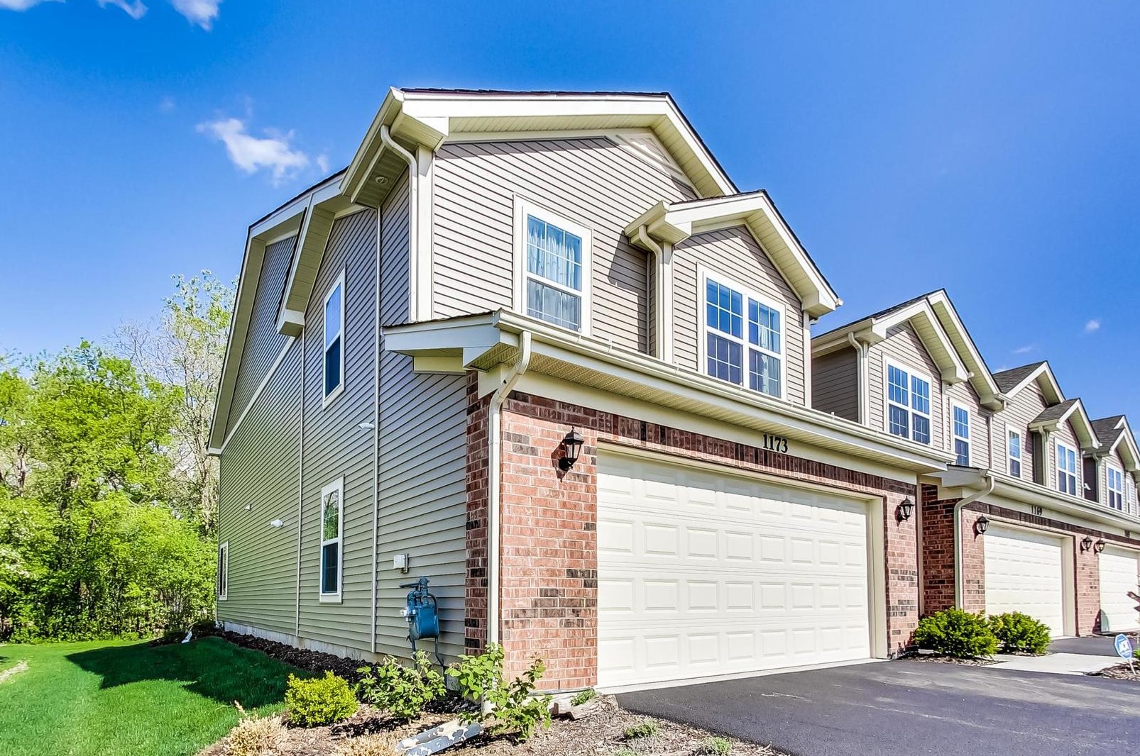 1173 Lake Dr, Trout Valley, IL 60013-1612