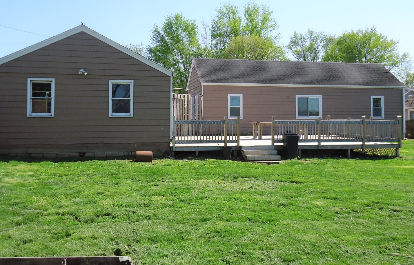 506 W Chestnut St, Dalzell, IL 61320