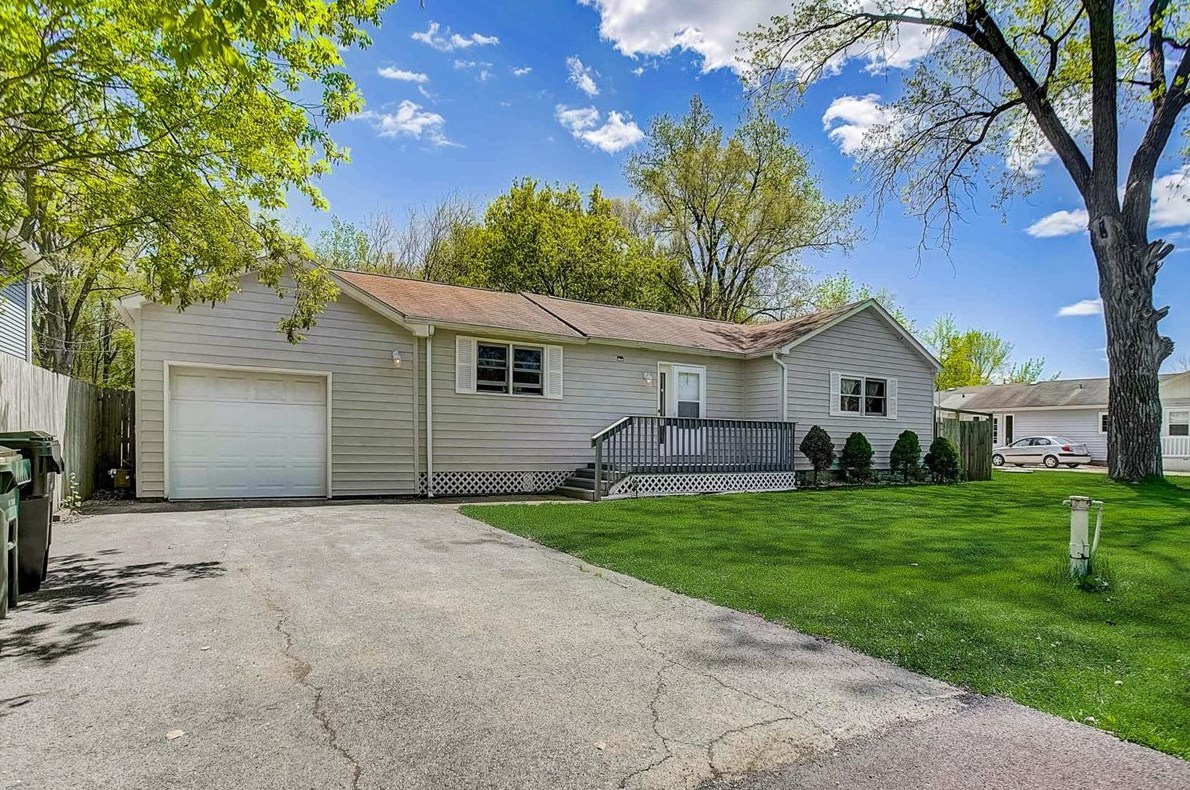 38081 N Nippersink Dr, Spring Grove, IL 60081