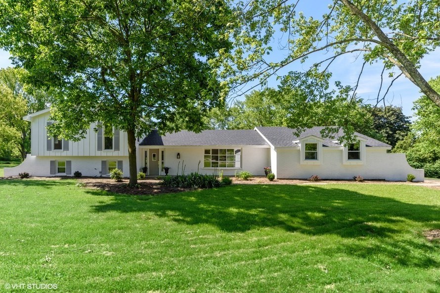 19 Golfview Ln, Hoffman Estates, IL 60010-1942