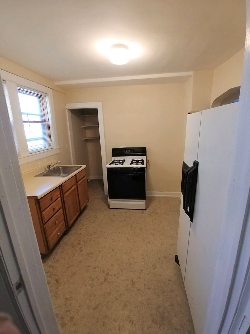 828 W 34th St #1r, Chicago, IL 60608