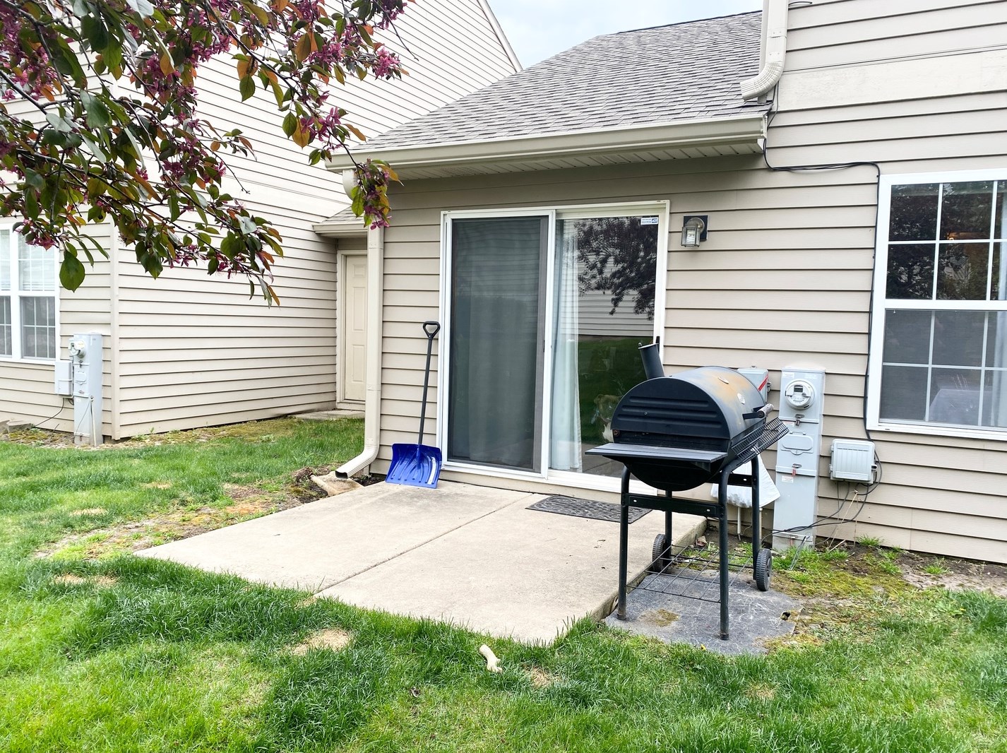 1279 Village Dr, Volo, IL 60073-4617