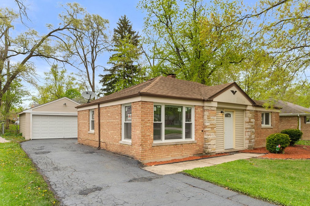 8 Apple Ln, University Park IL  60466-2029 exterior