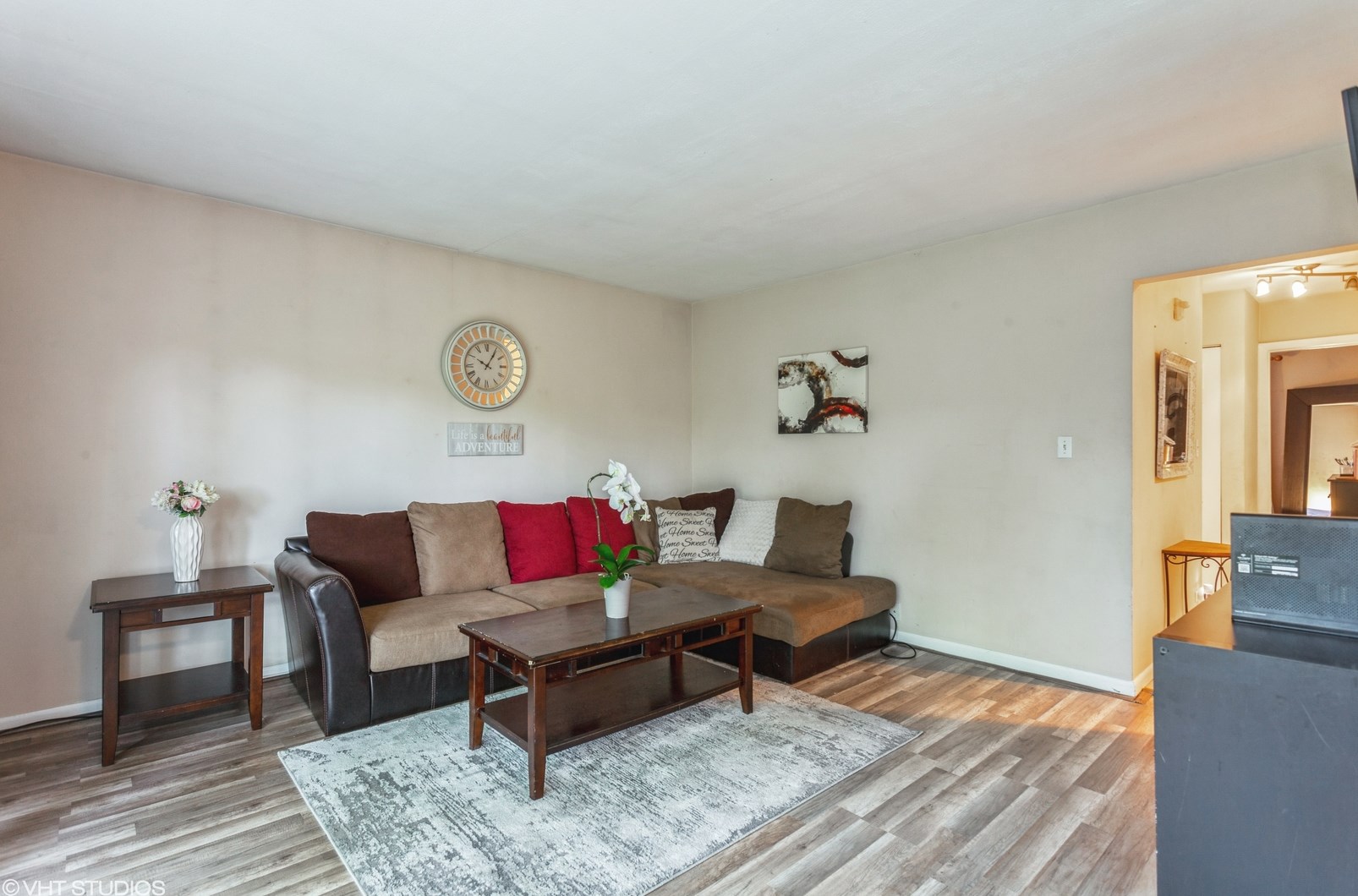 2208 Arbor Cir, Downers Grove, IL 60515-2524