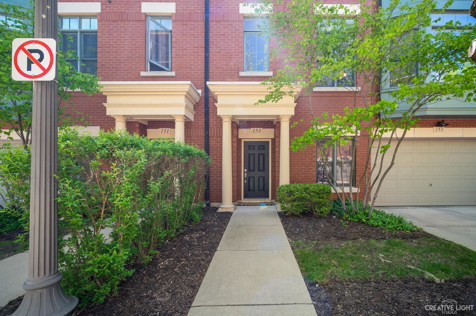 153 Festival Ct, Hoffman Estates, IL 60120-6406