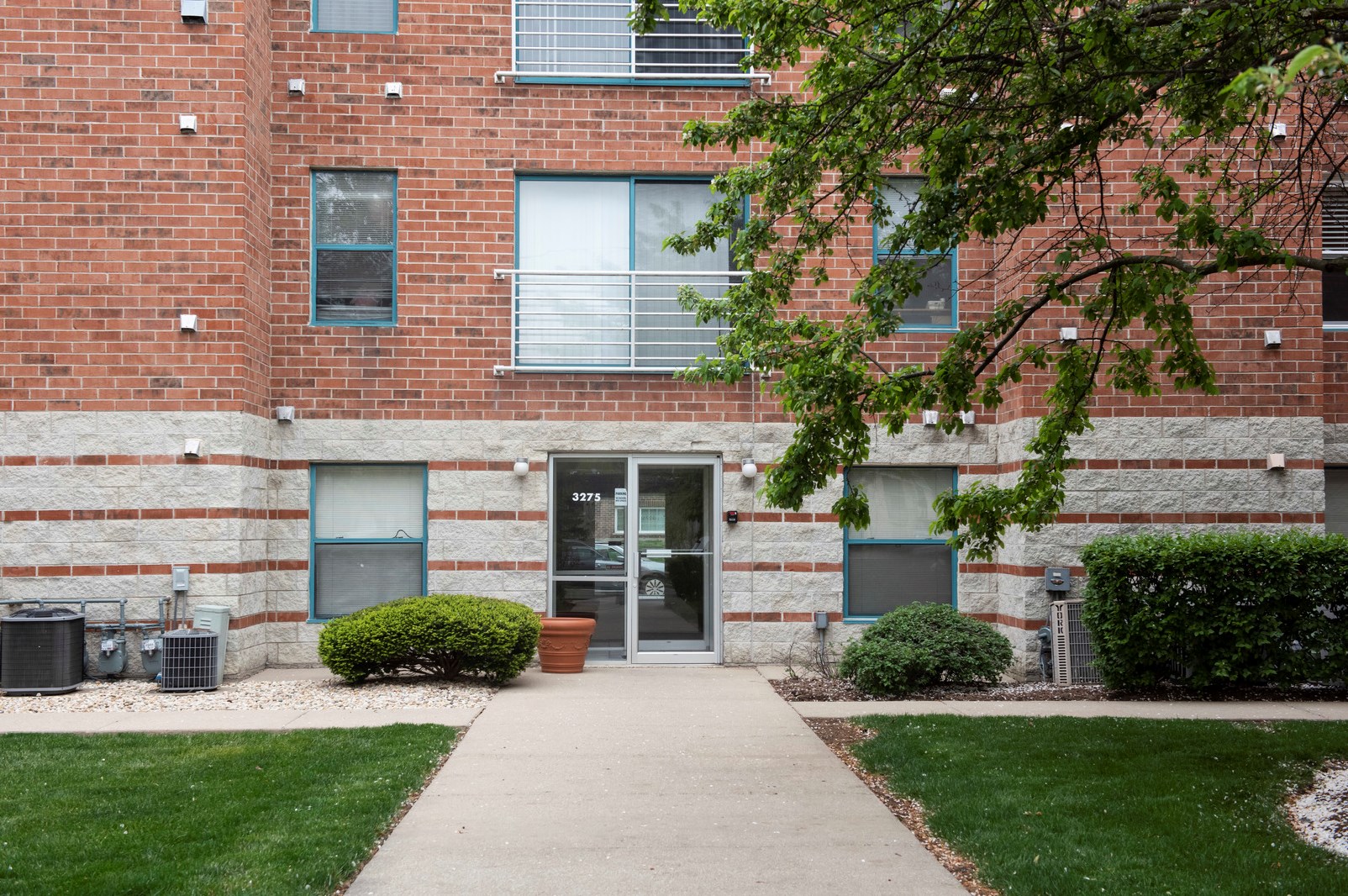 3275 Kirchoff Rd #240, Rolling Meadows, IL 60008