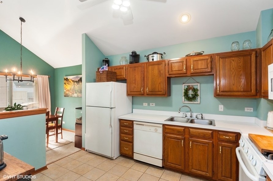 912 Manchester Cir, Volo, IL 60030-3319