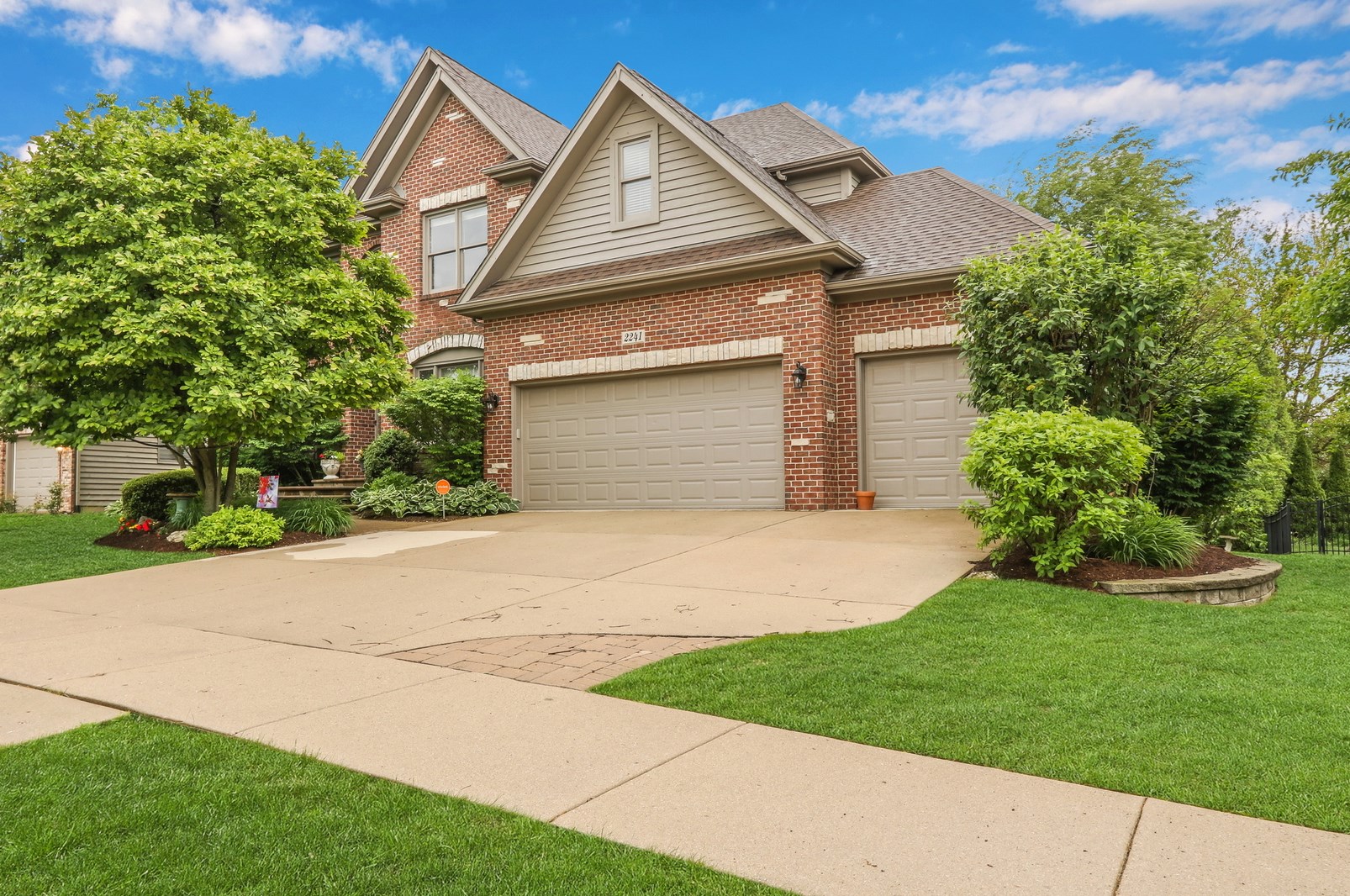 2241 Red Maple Ln, Aurora, IL 60502-7425