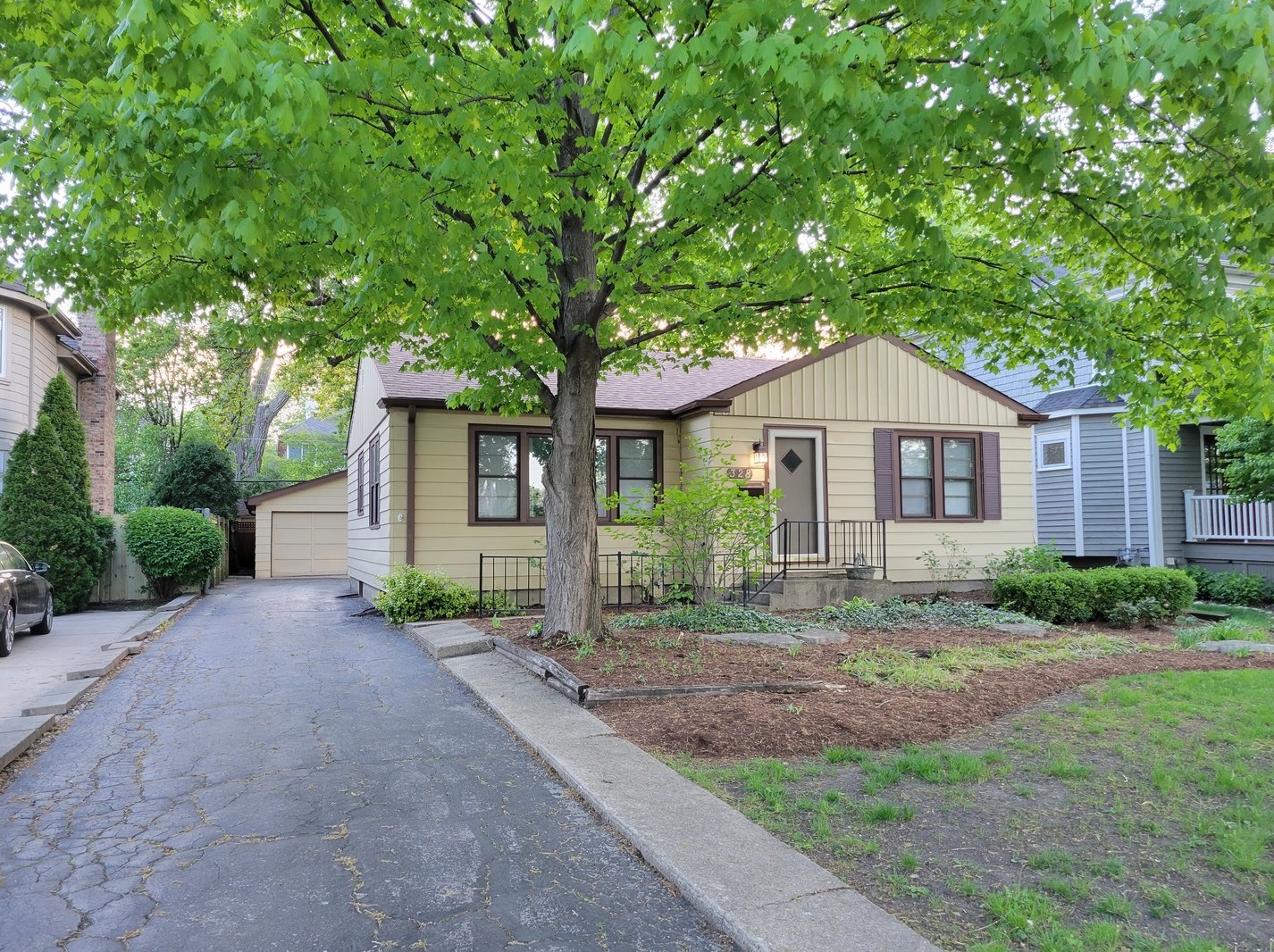 328 Justina St, Oak Brook, IL 60521-2417