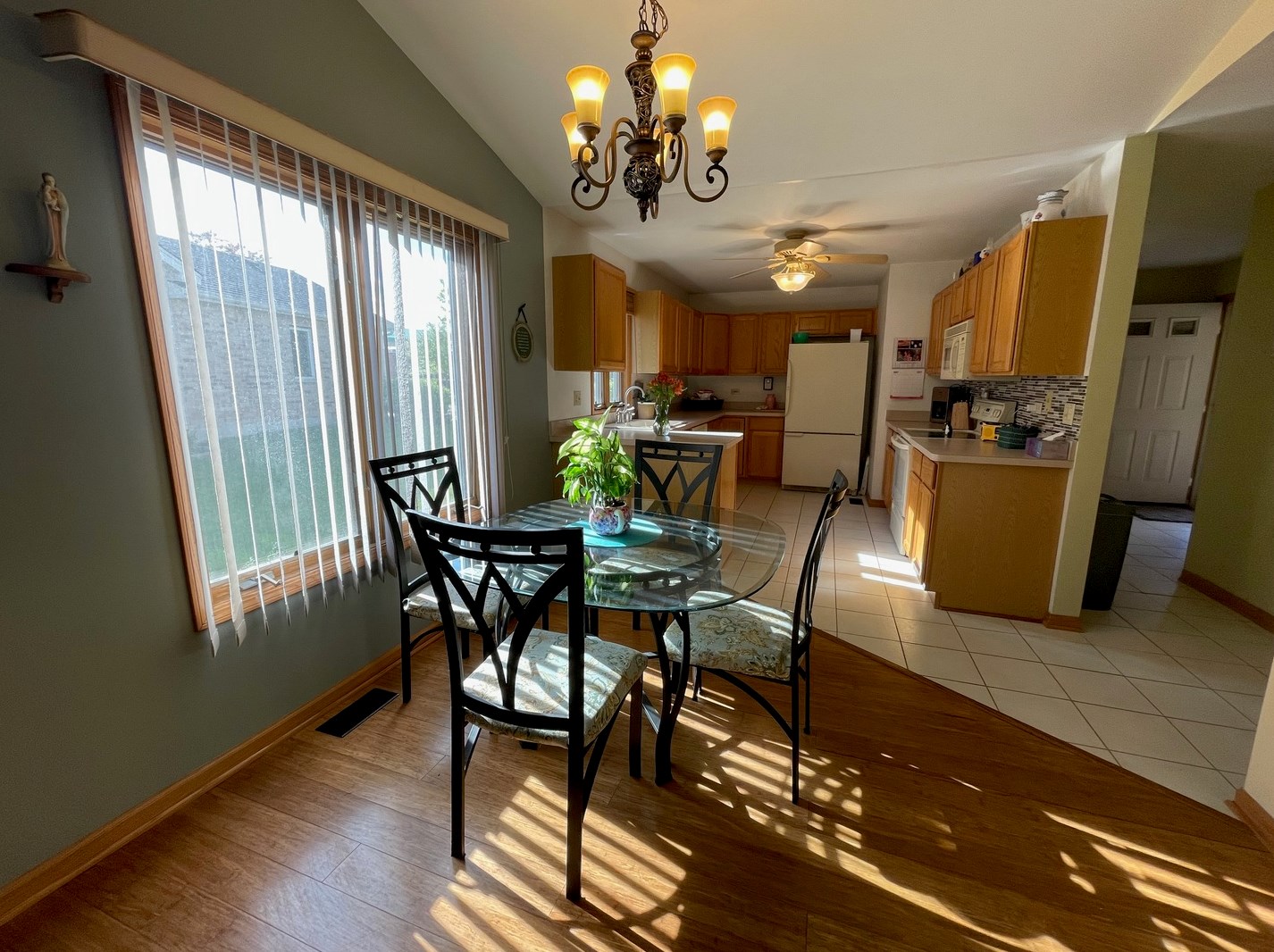 221 Conley Dr, Elburn, IL 60119-8991