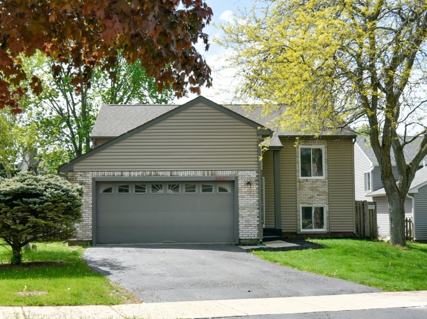 2441 Hedge Row Dr, Aurora IL  60502-6367 exterior