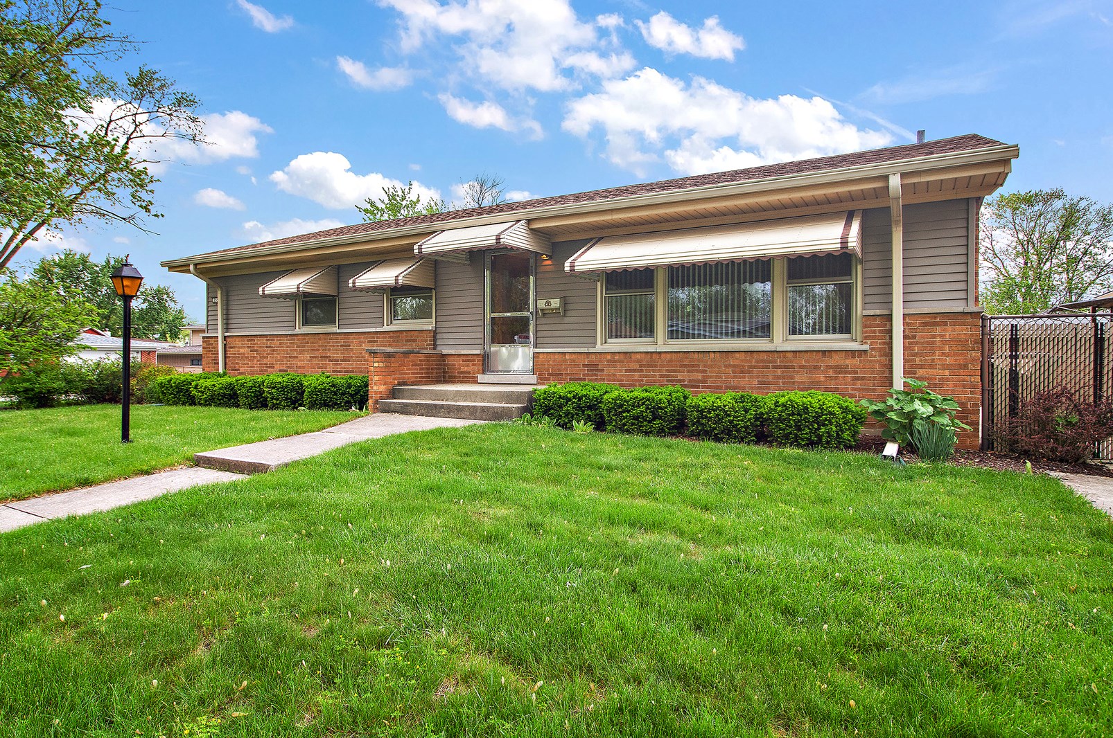 355 Constance Ln, Chicago Heights, IL 60411-1725