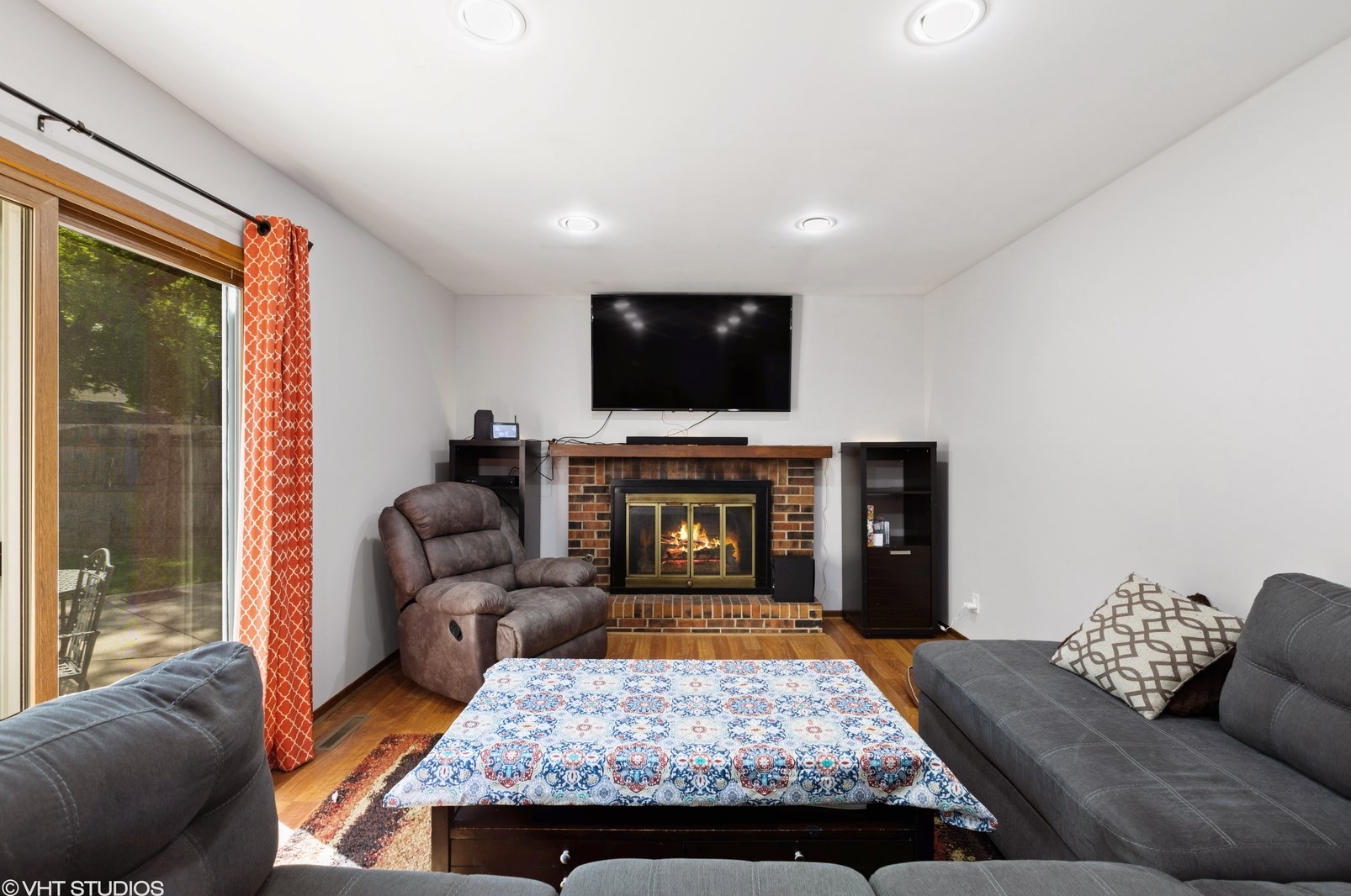 310 Huntington Dr, Volo, IL 60050-5164
