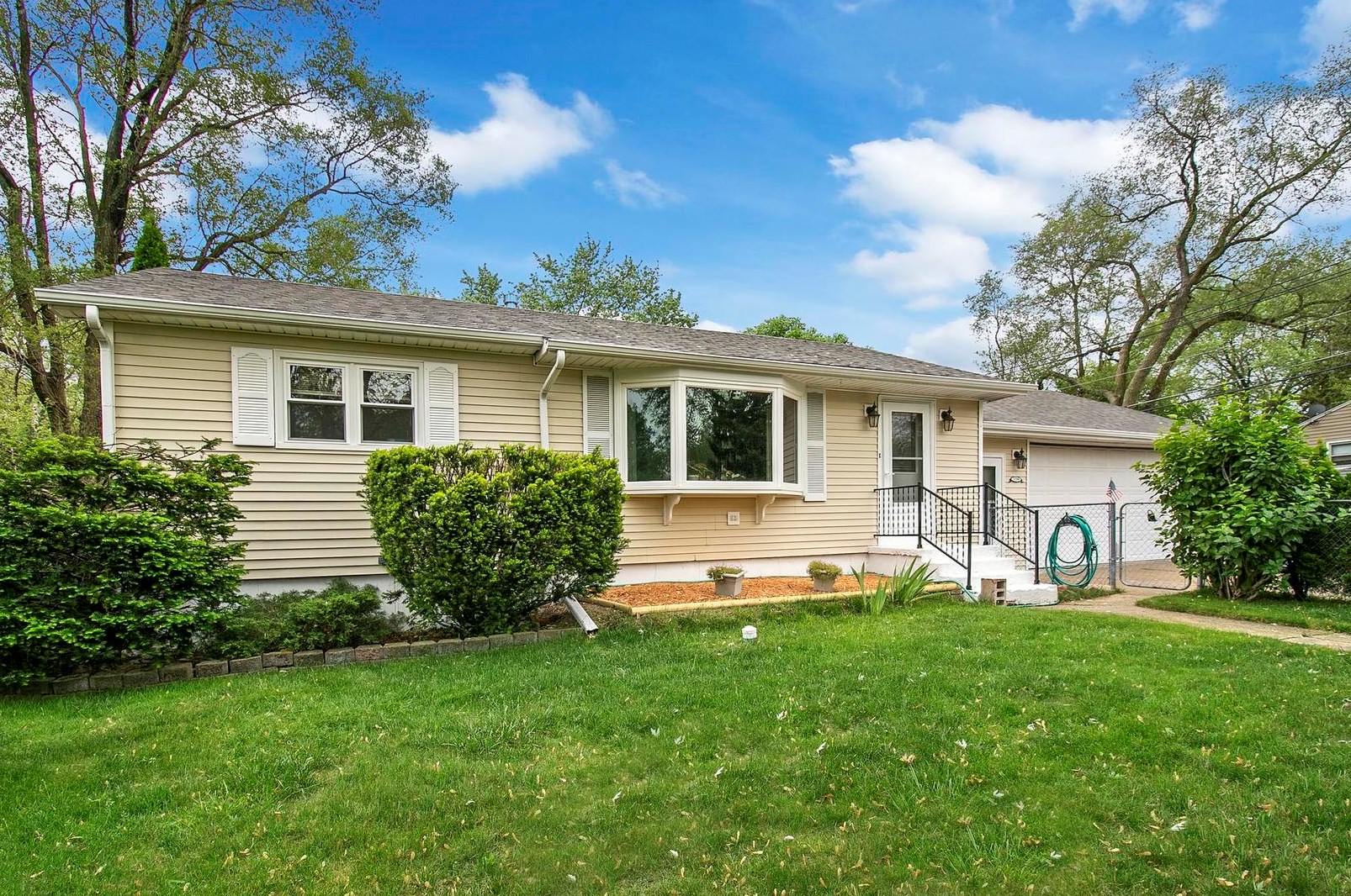 1705 Mckay St, Waukegan, IL 60087-2918