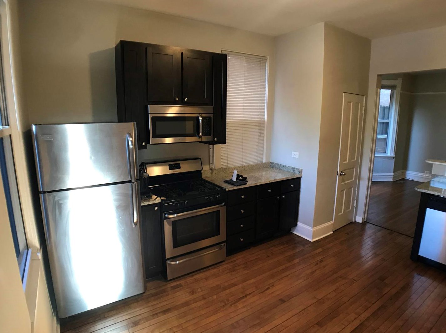 1216 W Barry Ave Apt 1r, Chicago, IL